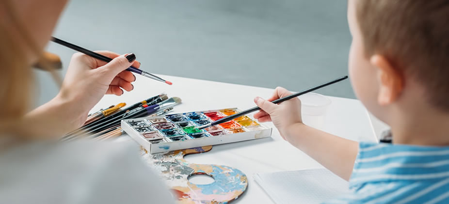 薪傳創藝坊品牌故事｜孩子與大人一起繪畫創作，體驗客製化藝術禮物與居家裝飾的溫暖故事